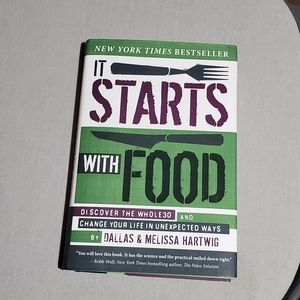 It Starts With Food by Dallas and Melissa Hartwig